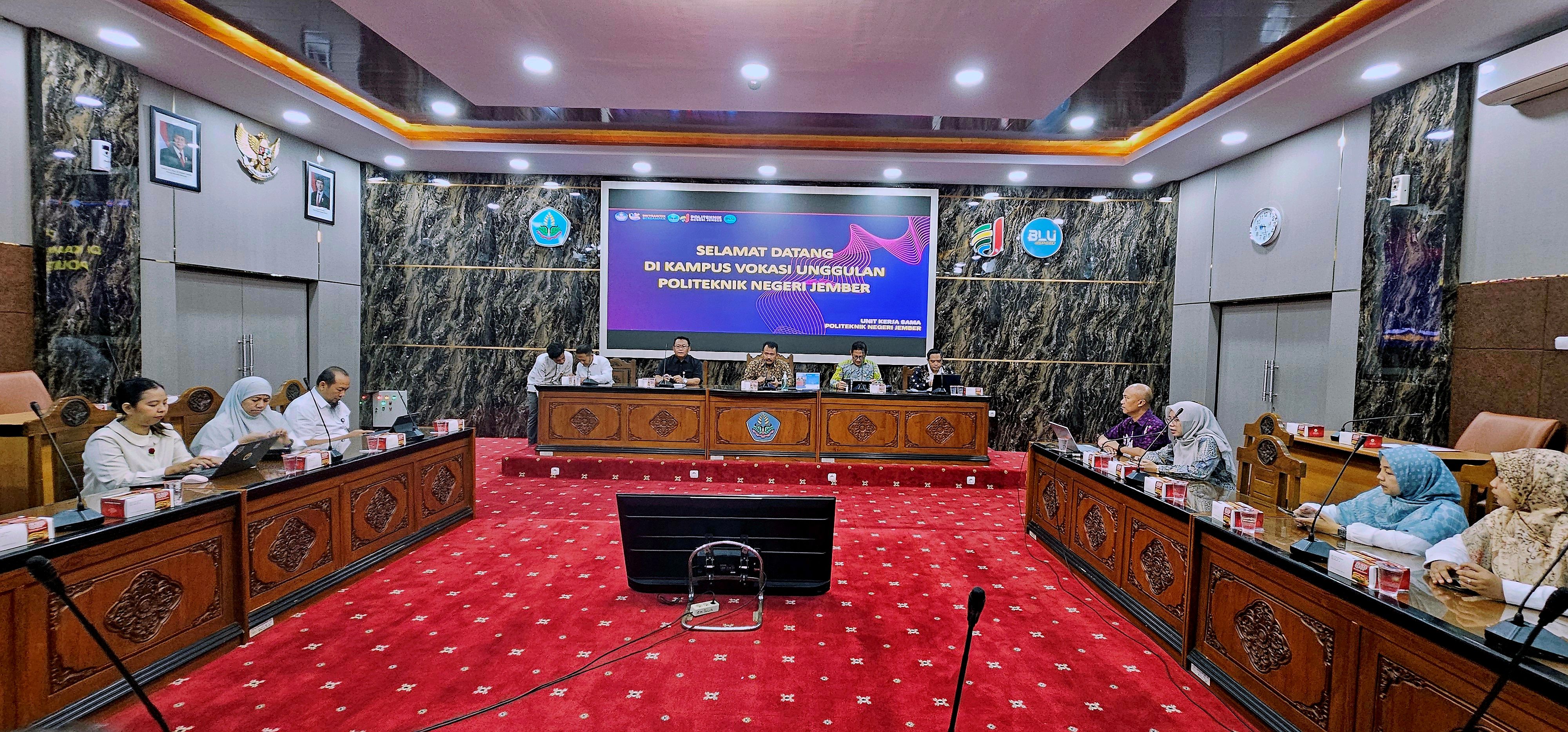 Studi Banding dan Elaborasi Kerja Sama antara Polije dan Perum Bulog thumbnail