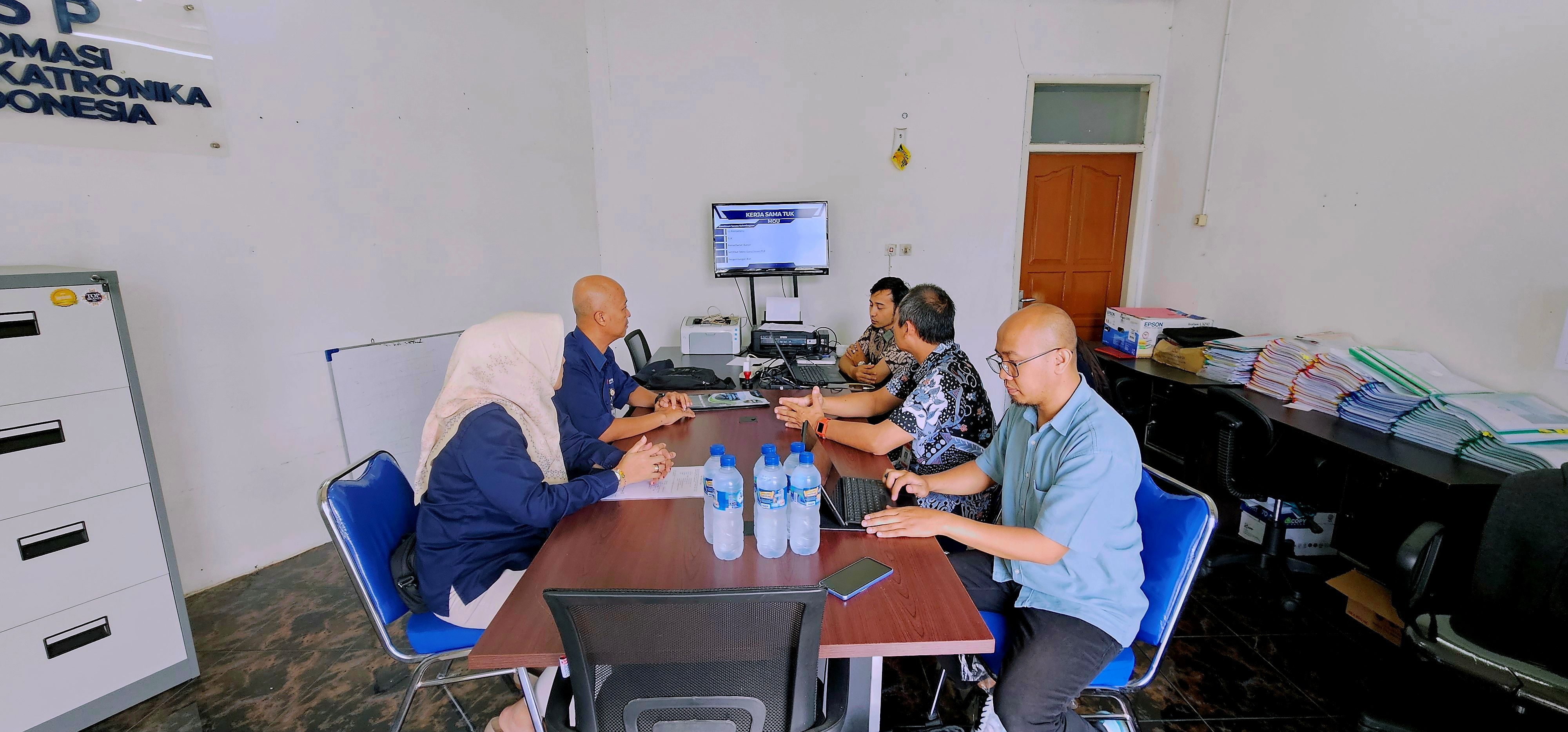 Penandatanganan Nota Kesepahaman antara Polije dengan LSP P3 Otomasi Mekatronika Indonesia thumbnail