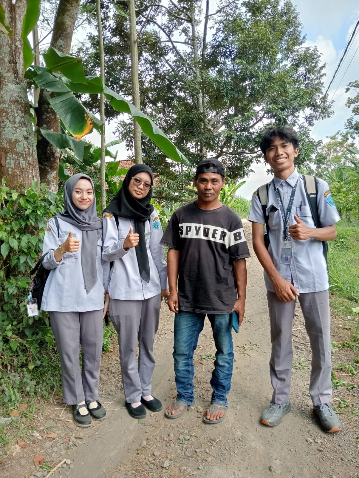 DOSEN POLIJE GENCARKAN "GERAKAN SADAR WISATA" DI DESA SEPUTIH: DARI SAPTA PESONA HINGGA PEMBUATAN PA thumbnail