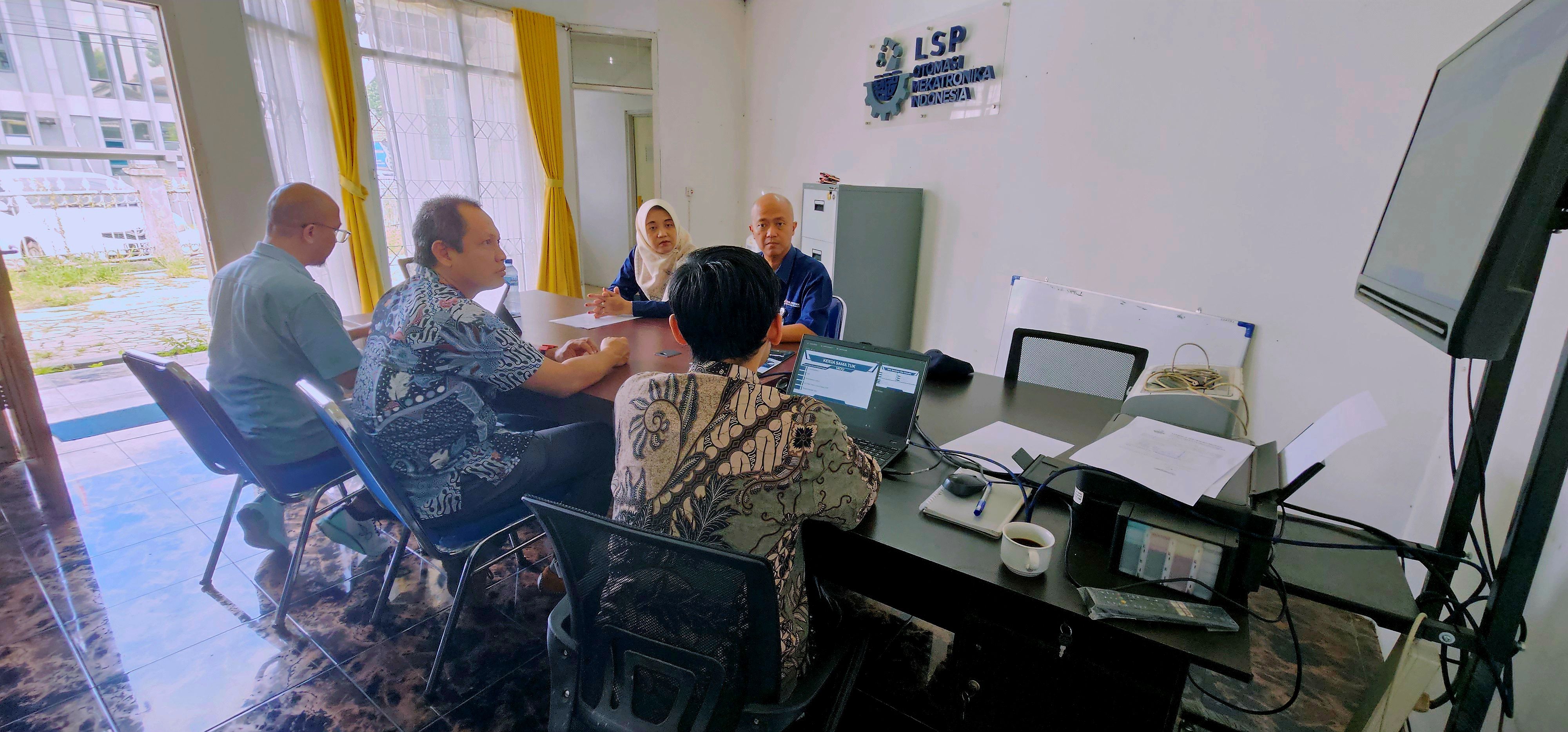 Penandatanganan Nota Kesepahaman antara Polije dengan LSP P3 Otomasi Mekatronika Indonesia thumbnail